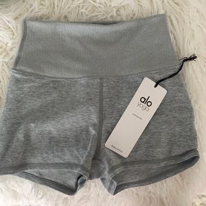 ALO AURA SHORTS GREY